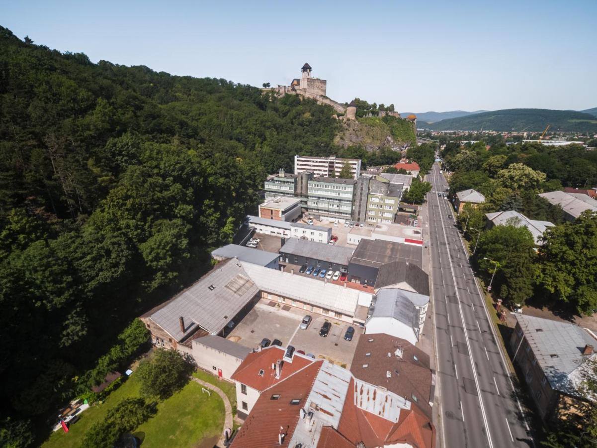 Krasny Priestranny Slnecny Apartman V Centre Mesta Trenčín Exteriér fotografie